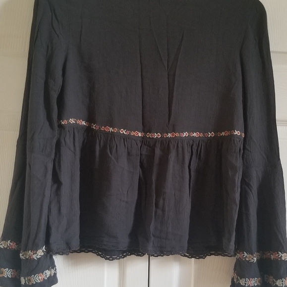 Bohemian bell sleeve blouse - Picture 2 of 2